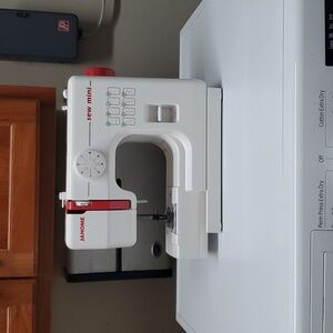 NEW, NO BOX JANOME 525 WHITE LIGHTWEIGHT SEW MINI W/PARTS, NEVER USED